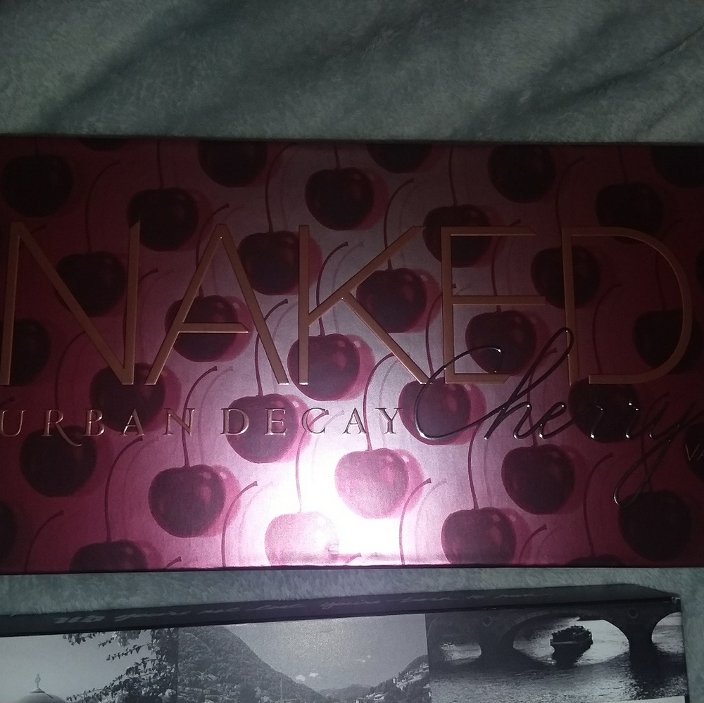 BNIB Urban Decay Naked Cherry Vault!